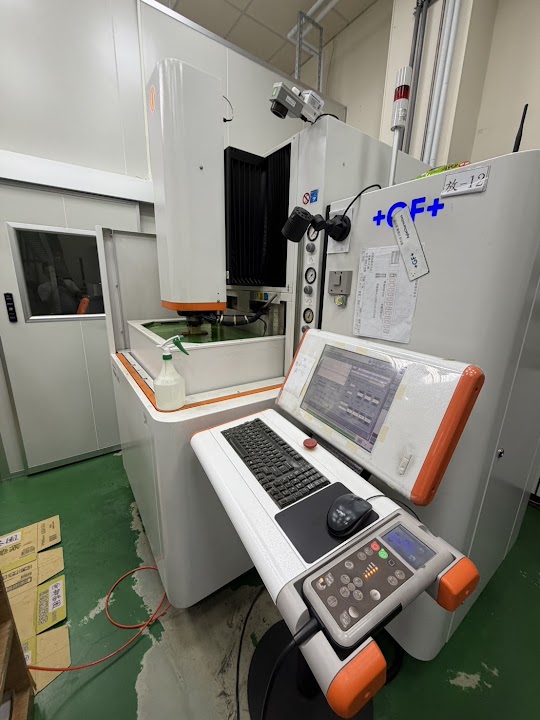 EDM 放電加工機